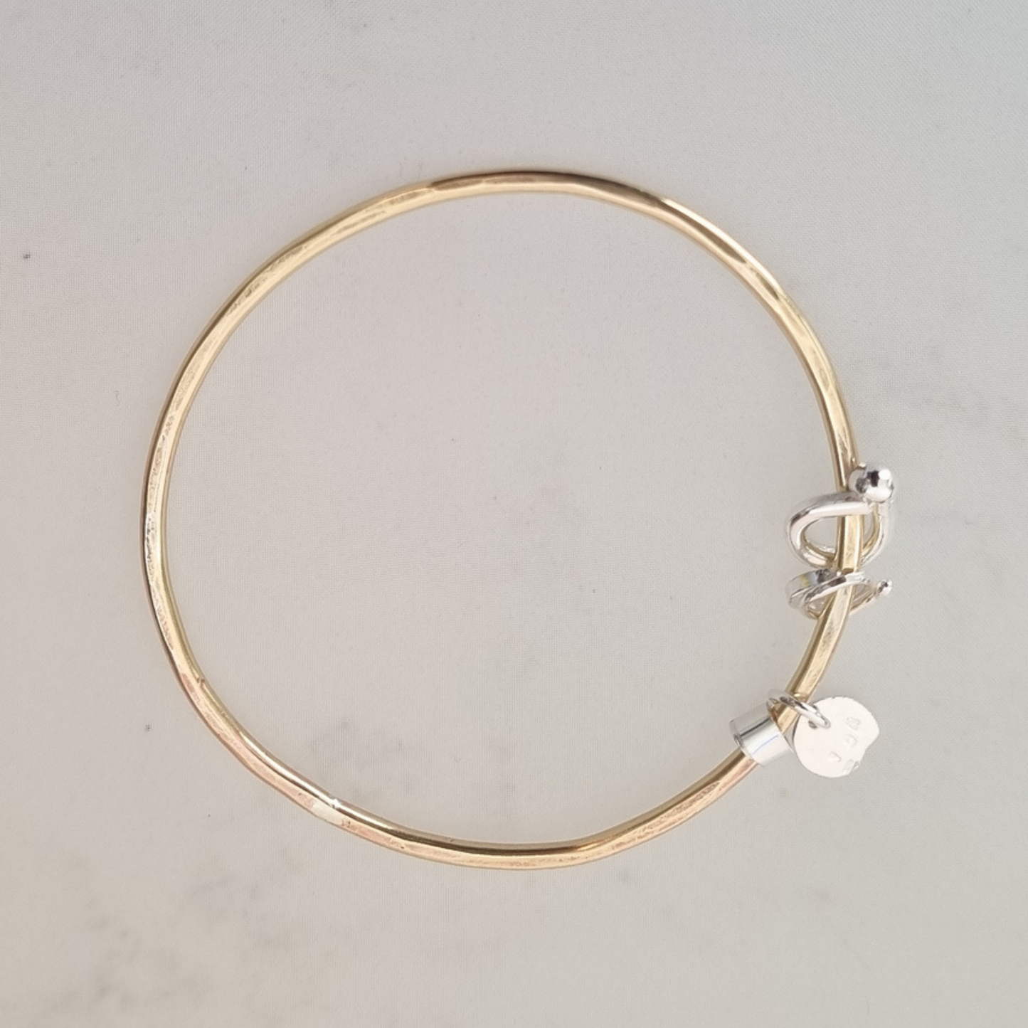 Breathe bangle in brass and silver