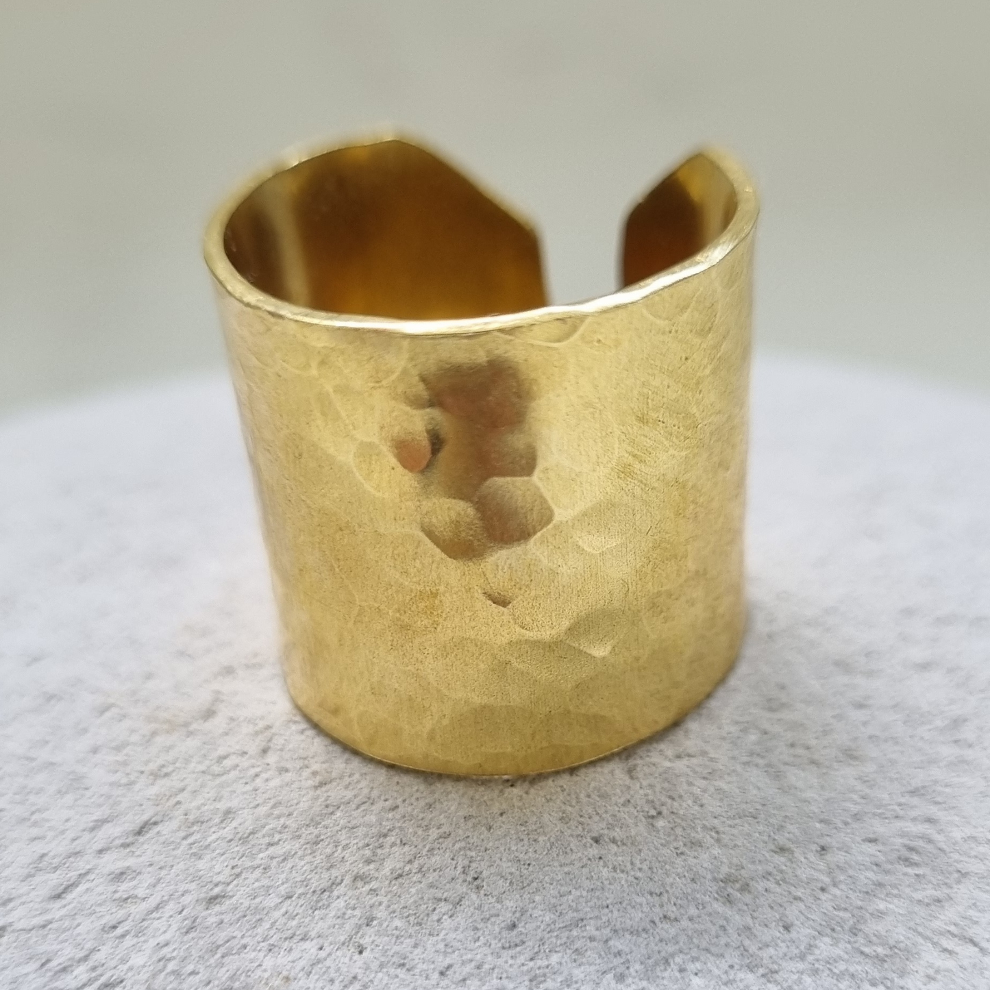 Light ring in brass