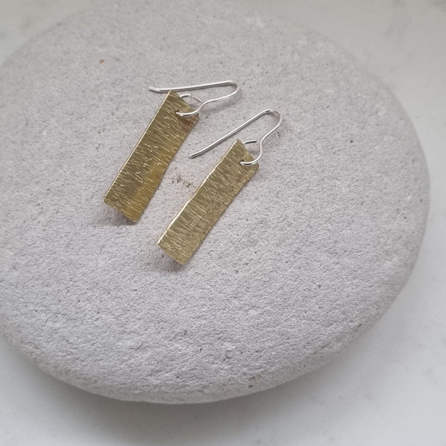Light earrings in brass