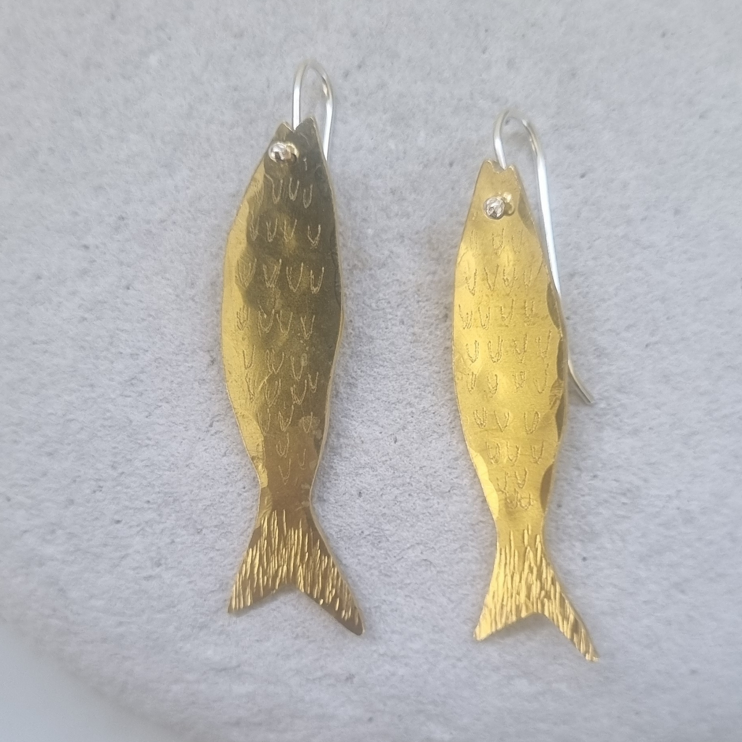 Trout earrings in brass