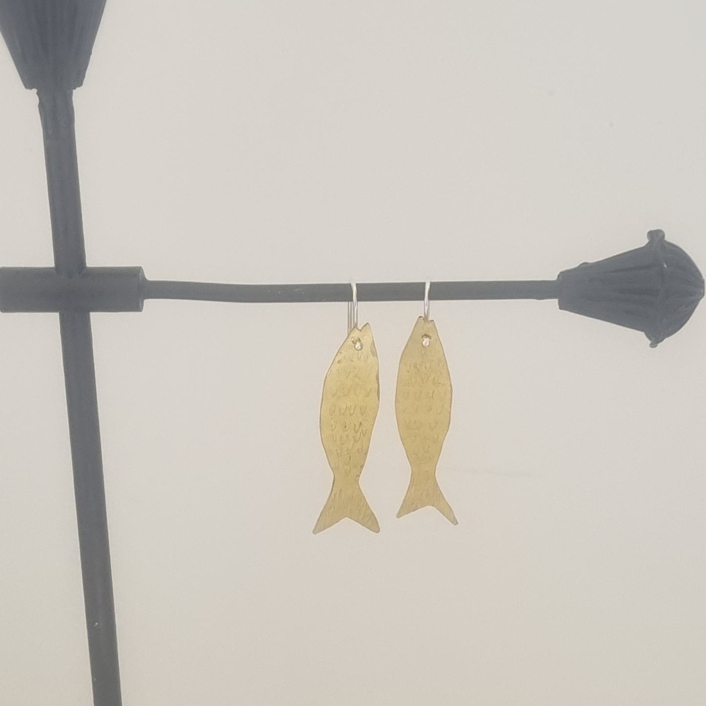 Trout earrings in brass